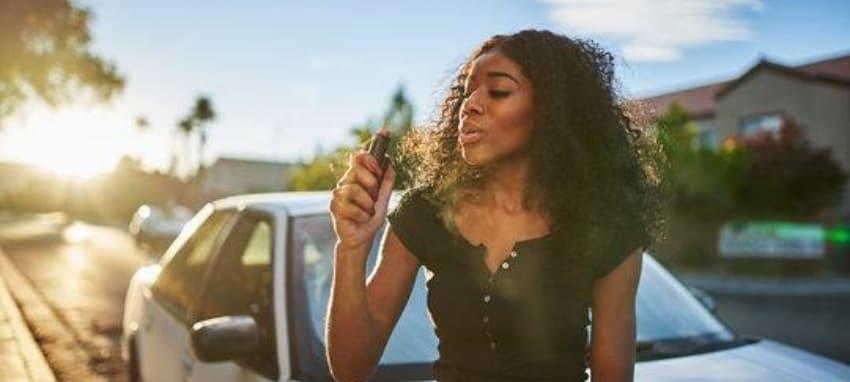 Co je alkohol do e-cigarety a jak ovlivňuje zařízení, chuť a zdraví