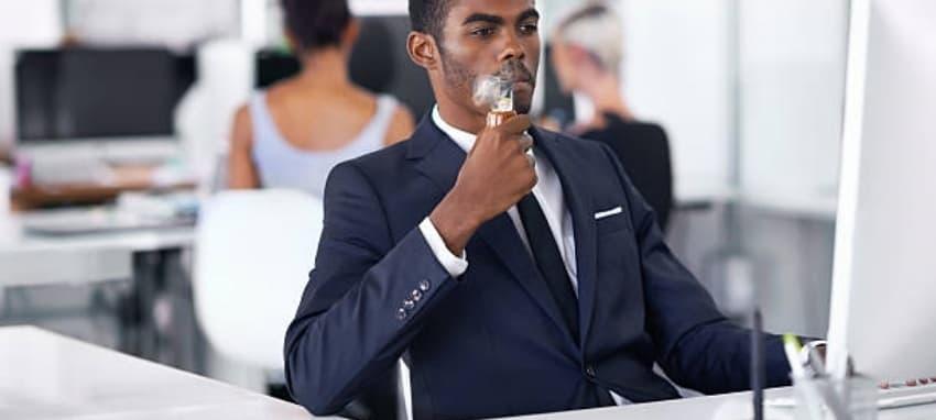 malá elektronická cigareta v praxi jak vybrat nejlepší model pro cestování, výkon a chuť