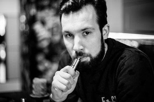 Jak vybrat e cigareta nabíječka pro každodenní použití a bezpečné nabíjení